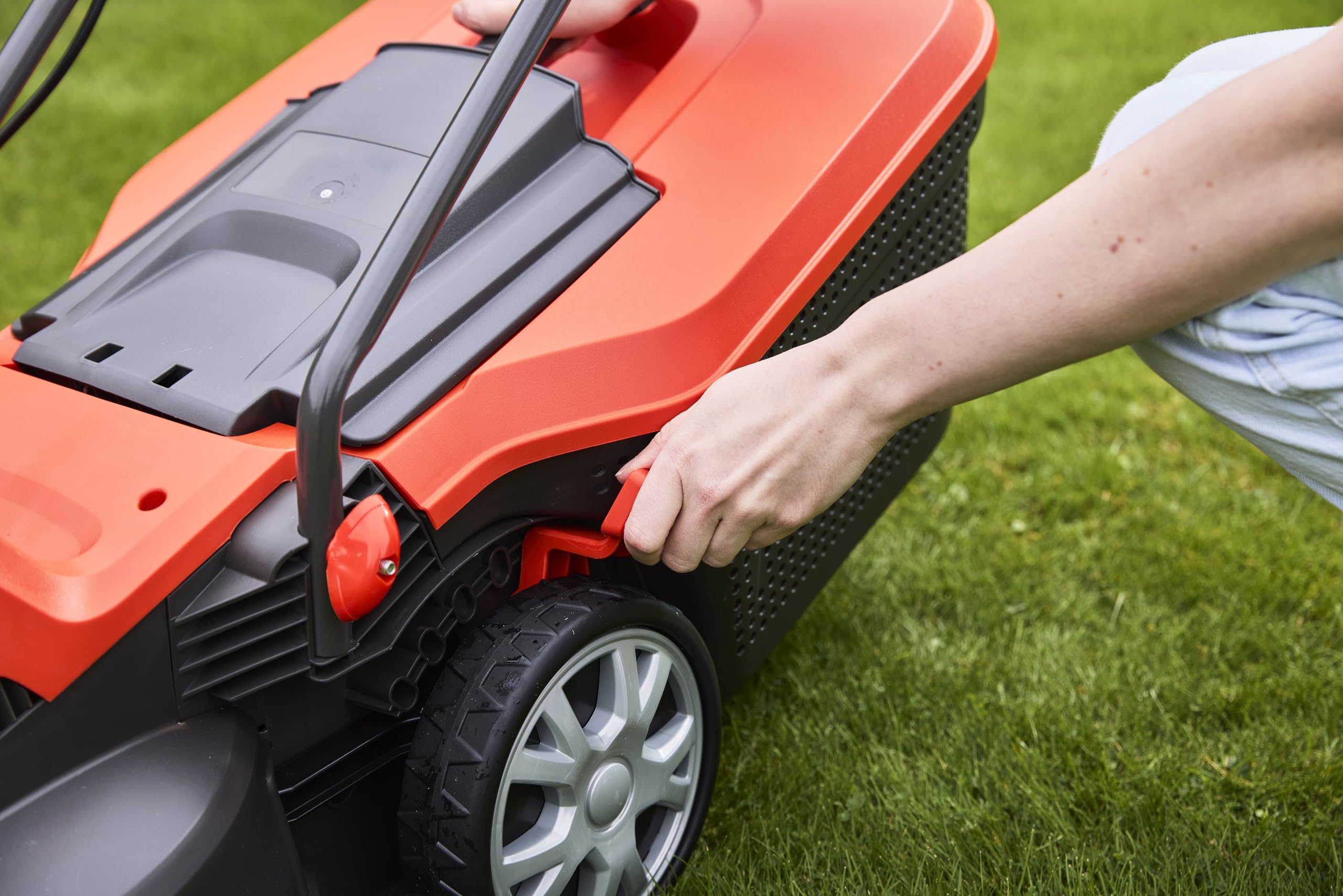 Flymo Speedi-Mo 360C Electric Wheeled Lawn Mower, 1500 W, Cutting Width 36 cm, Orange/black